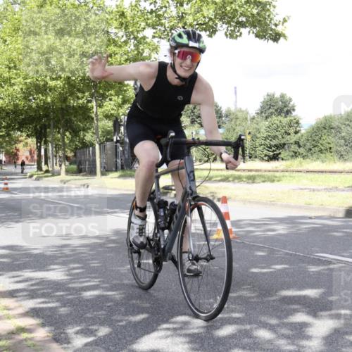 11.08.2024 - GEWOBA Citytriathlon Bremen H.Heesch http://msf.ph/oto/6770316 11.08.2024 12:05:59 Radfahren 703, 752, 760, 870, 928 meine-sportfotos.de