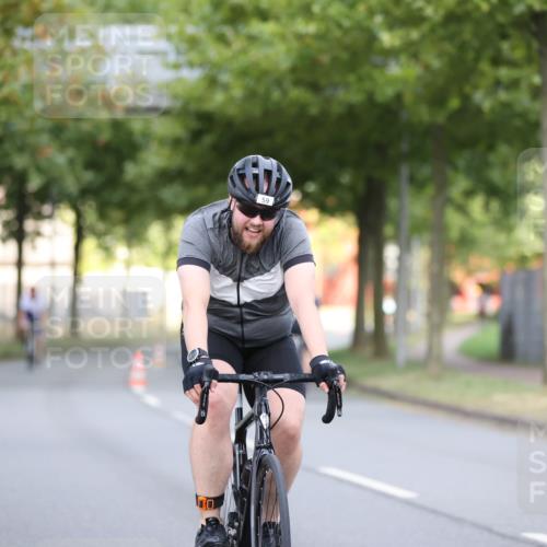 11.08.2024 - GEWOBA Citytriathlon Bremen H.Heesch http://msf.ph/oto/6770336 11.08.2024 10:37:48 Radfahren 1, 59 meine-sportfotos.de