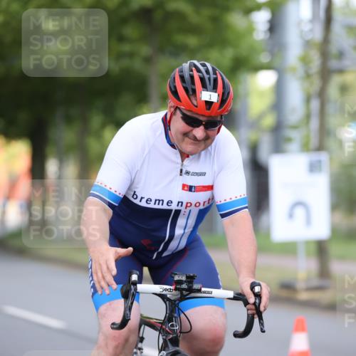 11.08.2024 - GEWOBA Citytriathlon Bremen H.Heesch http://msf.ph/oto/6770420 11.08.2024 10:37:53 Radfahren 1, 59 meine-sportfotos.de
