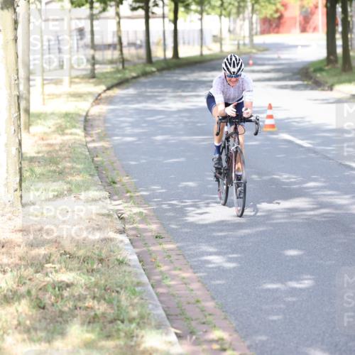 11.08.2024 - GEWOBA Citytriathlon Bremen H.Heesch http://msf.ph/oto/6770927 11.08.2024 10:47:01 Radfahren 36 meine-sportfotos.de