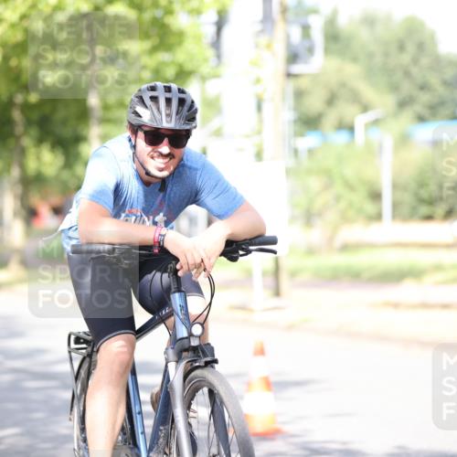 11.08.2024 - GEWOBA Citytriathlon Bremen H.Heesch http://msf.ph/oto/6771060 11.08.2024 10:47:28 Radfahren 100 meine-sportfotos.de