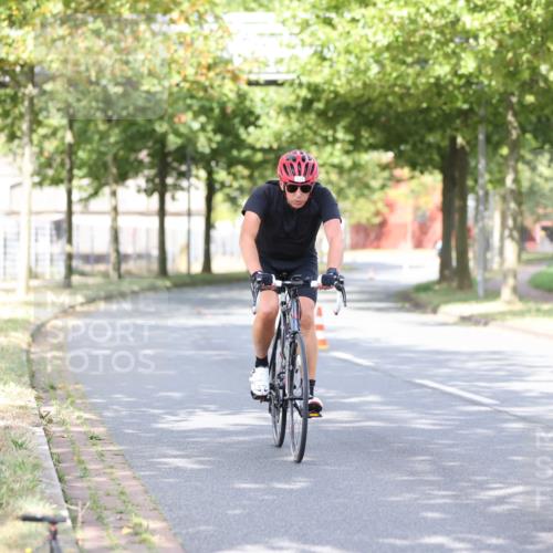11.08.2024 - GEWOBA Citytriathlon Bremen H.Heesch http://msf.ph/oto/6771092 11.08.2024 10:48:05 Radfahren 115 meine-sportfotos.de