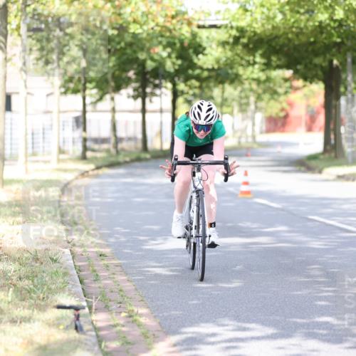 11.08.2024 - GEWOBA Citytriathlon Bremen H.Heesch http://msf.ph/oto/6771180 11.08.2024 10:48:29 Radfahren 14 meine-sportfotos.de