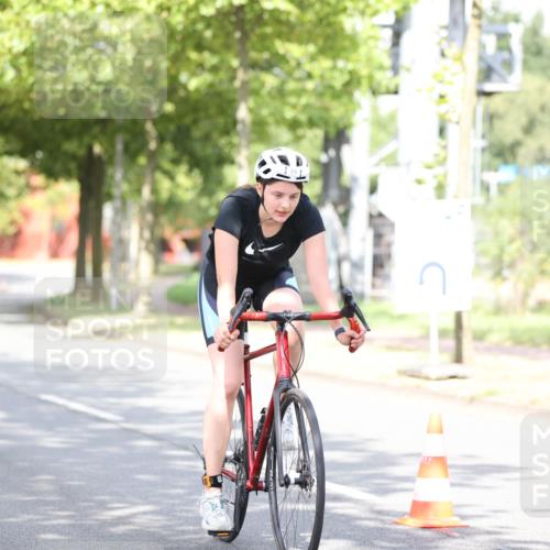 11.08.2024 - GEWOBA Citytriathlon Bremen H.Heesch http://msf.ph/oto/6771286 11.08.2024 10:48:49 Radfahren 89 meine-sportfotos.de