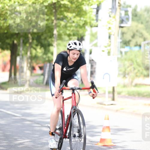 11.08.2024 - GEWOBA Citytriathlon Bremen H.Heesch http://msf.ph/oto/6771290 11.08.2024 10:48:49 Radfahren 89 meine-sportfotos.de