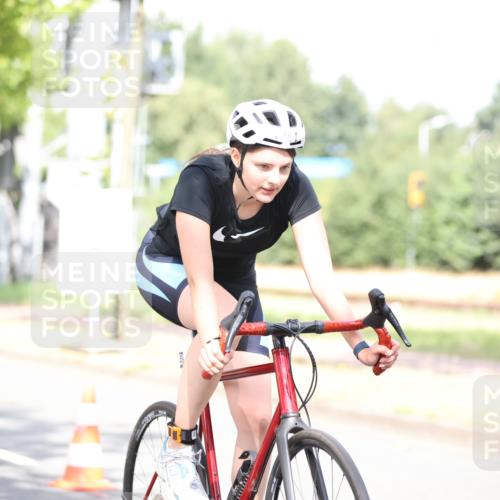 11.08.2024 - GEWOBA Citytriathlon Bremen H.Heesch http://msf.ph/oto/6771312 11.08.2024 10:48:49 Radfahren 89 meine-sportfotos.de