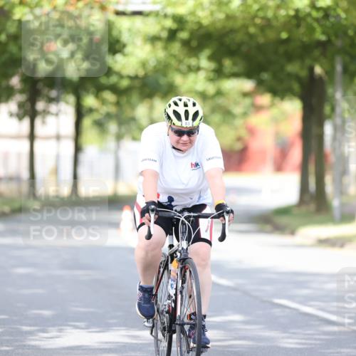11.08.2024 - GEWOBA Citytriathlon Bremen H.Heesch http://msf.ph/oto/6771344 11.08.2024 10:49:12 Radfahren 83 meine-sportfotos.de
