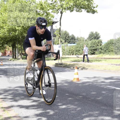 11.08.2024 - GEWOBA Citytriathlon Bremen H.Heesch http://msf.ph/oto/6771446 11.08.2024 12:32:53 Radfahren 786, 834, 846, 861, 916, 967, 998, 1011, 1020, 1039 meine-sportfotos.de