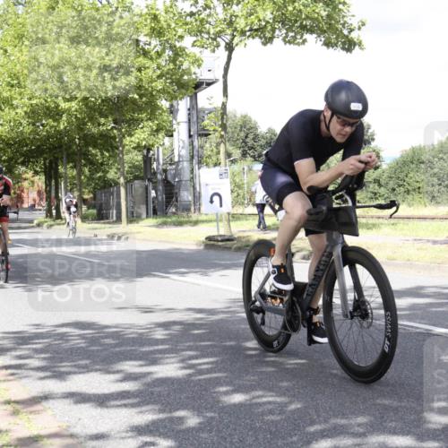 11.08.2024 - GEWOBA Citytriathlon Bremen H.Heesch http://msf.ph/oto/6771448 11.08.2024 12:32:56 Radfahren 786, 834, 846, 861, 916, 957, 967, 998, 1011, 1020, 1039 meine-sportfotos.de