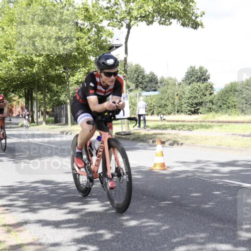 11.08.2024 - GEWOBA Citytriathlon Bremen H.Heesch http://msf.ph/oto/6771451 11.08.2024 12:32:57 Radfahren 786, 834, 846, 861, 916, 957, 967, 998, 1011, 1020, 1039 meine-sportfotos.de