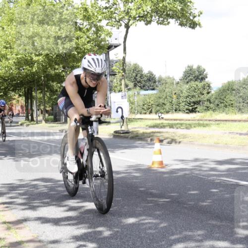 11.08.2024 - GEWOBA Citytriathlon Bremen H.Heesch http://msf.ph/oto/6771455 11.08.2024 12:32:59 Radfahren 786, 834, 846, 861, 916, 957, 967, 998, 1011, 1020, 1039 meine-sportfotos.de