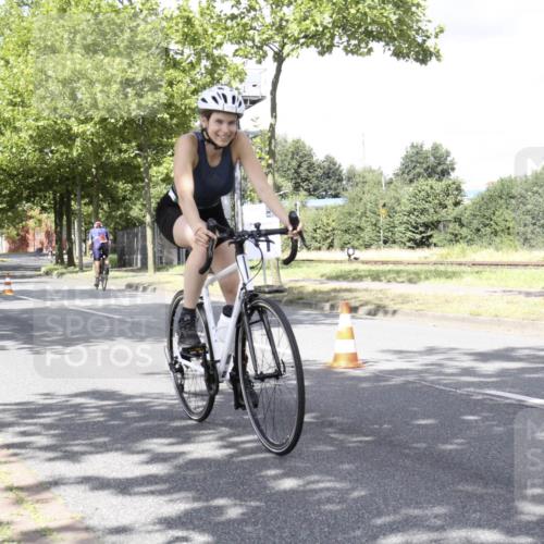 11.08.2024 - GEWOBA Citytriathlon Bremen H.Heesch http://msf.ph/oto/6771462 11.08.2024 12:33:03 Radfahren 786, 834, 846, 861, 916, 957, 967, 998, 1011, 1020, 1039 meine-sportfotos.de