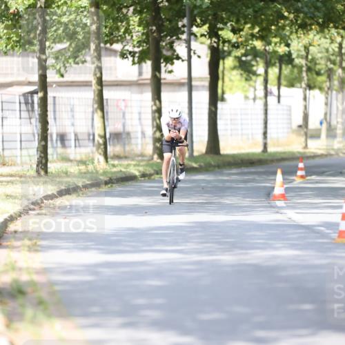 11.08.2024 - GEWOBA Citytriathlon Bremen H.Heesch http://msf.ph/oto/6771610 11.08.2024 11:32:58 Radfahren 800 meine-sportfotos.de