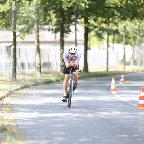 11.08.2024 - GEWOBA Citytriathlon Bremen H.Heesch http://msf.ph/oto/6771616 11.08.2024 11:32:59 Radfahren 800 meine-sportfotos.de