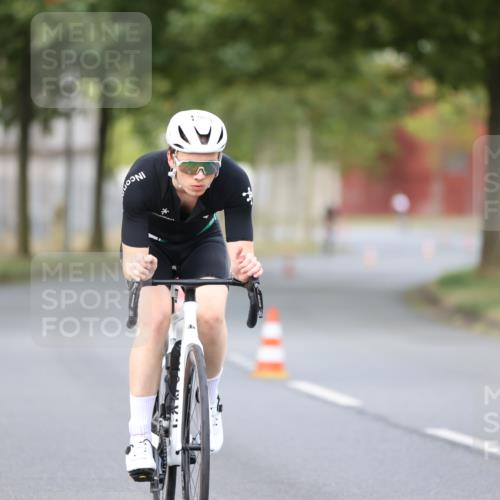 11.08.2024 - GEWOBA Citytriathlon Bremen H.Heesch http://msf.ph/oto/6772883 11.08.2024 11:39:27 Radfahren 782, 823 meine-sportfotos.de