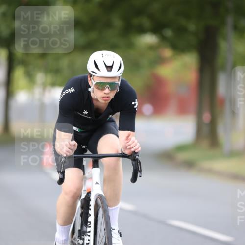 11.08.2024 - GEWOBA Citytriathlon Bremen H.Heesch http://msf.ph/oto/6772898 11.08.2024 11:39:27 Radfahren 782, 823 meine-sportfotos.de