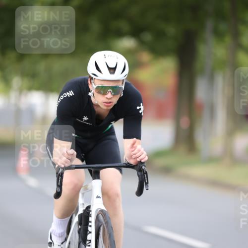 11.08.2024 - GEWOBA Citytriathlon Bremen H.Heesch http://msf.ph/oto/6772904 11.08.2024 11:39:27 Radfahren 782, 823 meine-sportfotos.de