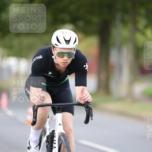 11.08.2024 - GEWOBA Citytriathlon Bremen H.Heesch http://msf.ph/oto/6772906 11.08.2024 11:39:27 Radfahren 782, 823 meine-sportfotos.de