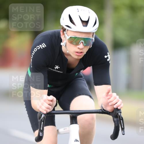 11.08.2024 - GEWOBA Citytriathlon Bremen H.Heesch http://msf.ph/oto/6772925 11.08.2024 11:39:28 Radfahren 782, 823 meine-sportfotos.de