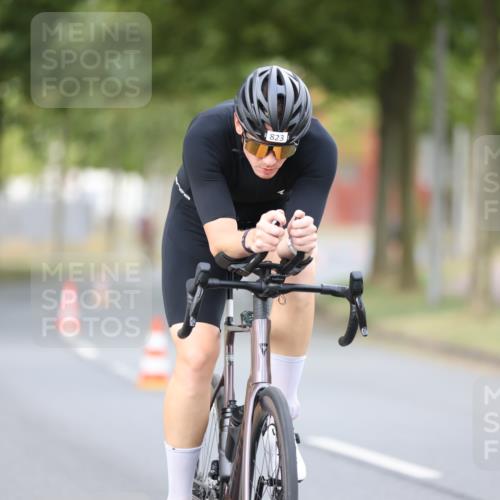 11.08.2024 - GEWOBA Citytriathlon Bremen H.Heesch http://msf.ph/oto/6772938 11.08.2024 11:39:37 Radfahren 782, 823 meine-sportfotos.de