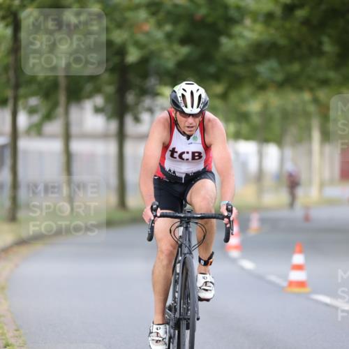 11.08.2024 - GEWOBA Citytriathlon Bremen H.Heesch http://msf.ph/oto/6772983 11.08.2024 11:39:45 Radfahren 807, 820, 823, 878 meine-sportfotos.de