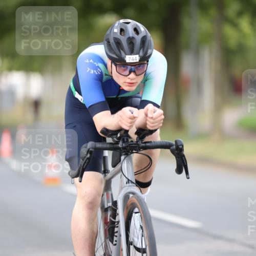 11.08.2024 - GEWOBA Citytriathlon Bremen H.Heesch http://msf.ph/oto/6773205 11.08.2024 11:40:06 Radfahren 744, 807, 820, 858 meine-sportfotos.de