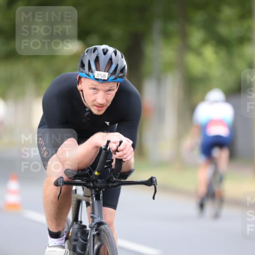 11.08.2024 - GEWOBA Citytriathlon Bremen H.Heesch http://msf.ph/oto/6773308 11.08.2024 11:40:15 Radfahren 744, 754, 767, 858 meine-sportfotos.de