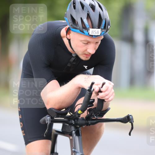 11.08.2024 - GEWOBA Citytriathlon Bremen H.Heesch http://msf.ph/oto/6773332 11.08.2024 11:40:15 Radfahren 744, 754, 767, 858 meine-sportfotos.de