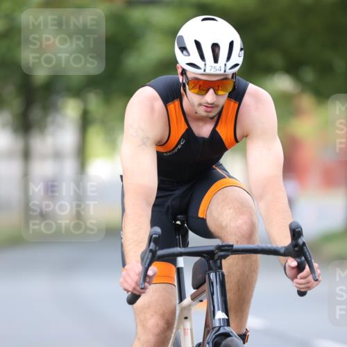 11.08.2024 - GEWOBA Citytriathlon Bremen H.Heesch http://msf.ph/oto/6773376 11.08.2024 11:40:20 Radfahren 754, 767, 772, 858 meine-sportfotos.de