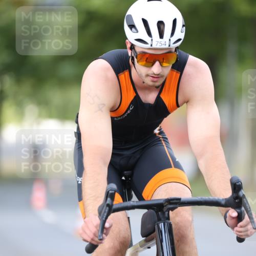 11.08.2024 - GEWOBA Citytriathlon Bremen H.Heesch http://msf.ph/oto/6773392 11.08.2024 11:40:21 Radfahren 754, 767, 772, 858 meine-sportfotos.de