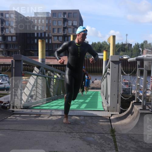 11.08.2024 - GEWOBA Citytriathlon Bremen Lena Gebhardt http://msf.ph/oto/6773468 11.08.2024 10:08:13 Schwimmen 3, 7, 65, 71, 79, 82, 96, 108 meine-sportfotos.de