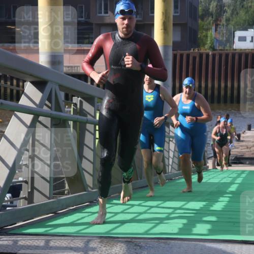 11.08.2024 - GEWOBA Citytriathlon Bremen Lena Gebhardt http://msf.ph/oto/6773491 11.08.2024 10:08:16 Schwimmen 3, 43, 65, 71, 82, 108 meine-sportfotos.de
