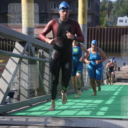 11.08.2024 - GEWOBA Citytriathlon Bremen Lena Gebhardt http://msf.ph/oto/6773493 11.08.2024 10:08:16 Schwimmen 3, 43, 65, 71, 82, 108 meine-sportfotos.de