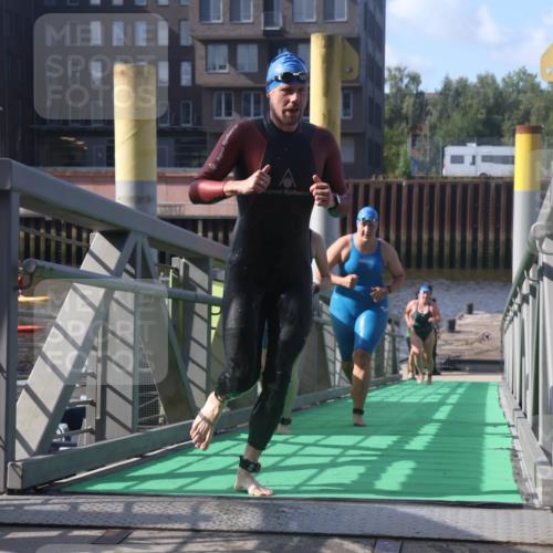 11.08.2024 - GEWOBA Citytriathlon Bremen Lena Gebhardt http://msf.ph/oto/6773497 11.08.2024 10:08:16 Schwimmen 3, 43, 65, 71, 82, 108 meine-sportfotos.de