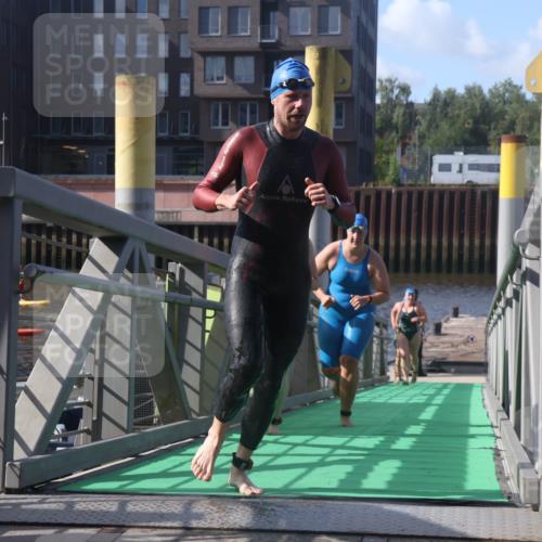 11.08.2024 - GEWOBA Citytriathlon Bremen Lena Gebhardt http://msf.ph/oto/6773498 11.08.2024 10:08:16 Schwimmen 3, 43, 65, 71, 82, 108 meine-sportfotos.de