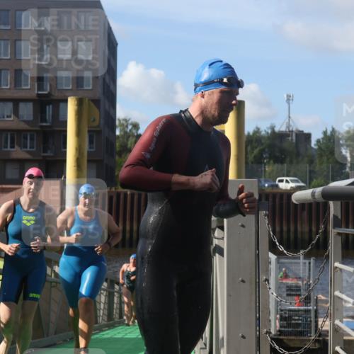 11.08.2024 - GEWOBA Citytriathlon Bremen Lena Gebhardt http://msf.ph/oto/6773502 11.08.2024 10:08:17 Schwimmen 3, 43, 65, 71, 82, 108 meine-sportfotos.de