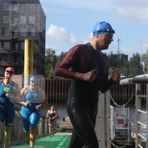 11.08.2024 - GEWOBA Citytriathlon Bremen Lena Gebhardt http://msf.ph/oto/6773503 11.08.2024 10:08:17 Schwimmen 3, 43, 65, 71, 82, 108 meine-sportfotos.de