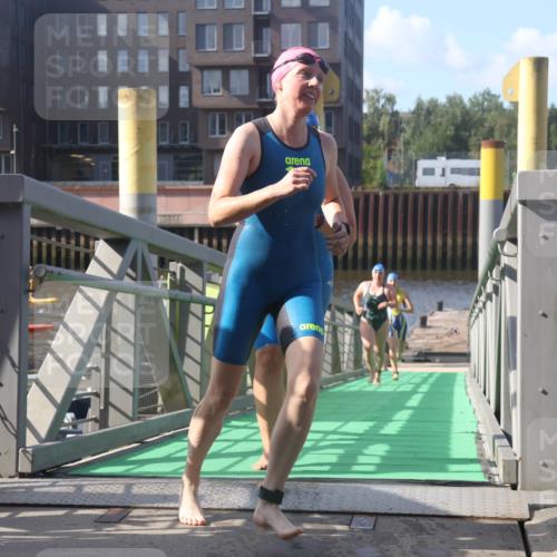 11.08.2024 - GEWOBA Citytriathlon Bremen Lena Gebhardt http://msf.ph/oto/6773507 11.08.2024 10:08:18 Schwimmen 3, 43, 65, 71, 82, 108 meine-sportfotos.de