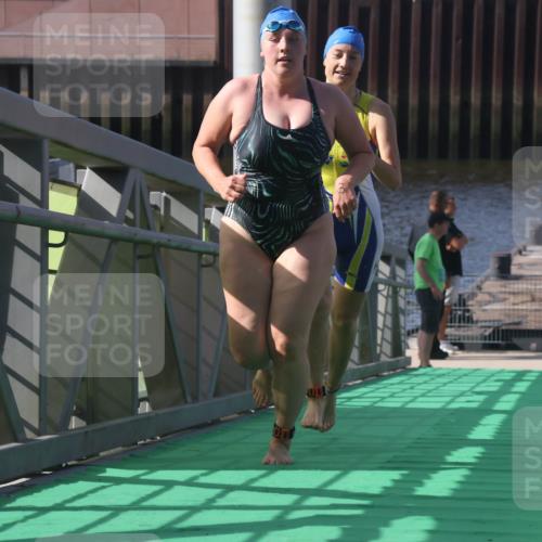 11.08.2024 - GEWOBA Citytriathlon Bremen Lena Gebhardt http://msf.ph/oto/6773532 11.08.2024 10:08:20 Schwimmen 3, 43, 65, 71, 82, 108 meine-sportfotos.de