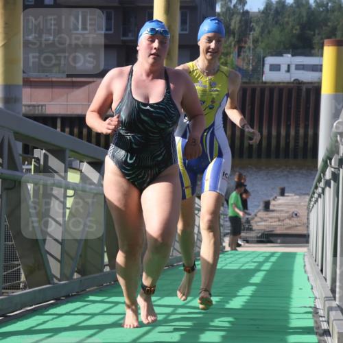 11.08.2024 - GEWOBA Citytriathlon Bremen Lena Gebhardt http://msf.ph/oto/6773558 11.08.2024 10:08:21 Schwimmen 3, 43, 65, 71, 82, 108 meine-sportfotos.de