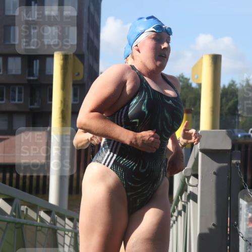 11.08.2024 - GEWOBA Citytriathlon Bremen Lena Gebhardt http://msf.ph/oto/6773565 11.08.2024 10:08:22 Schwimmen 3, 43, 65, 71, 82, 108 meine-sportfotos.de