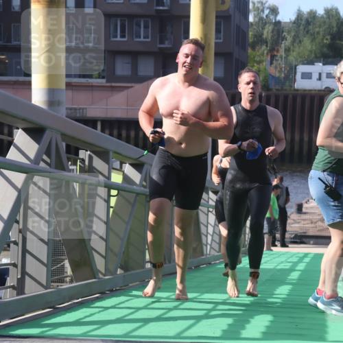 11.08.2024 - GEWOBA Citytriathlon Bremen Lena Gebhardt http://msf.ph/oto/6773580 11.08.2024 10:08:30 Schwimmen 43, 65, 71, 98, 108 meine-sportfotos.de