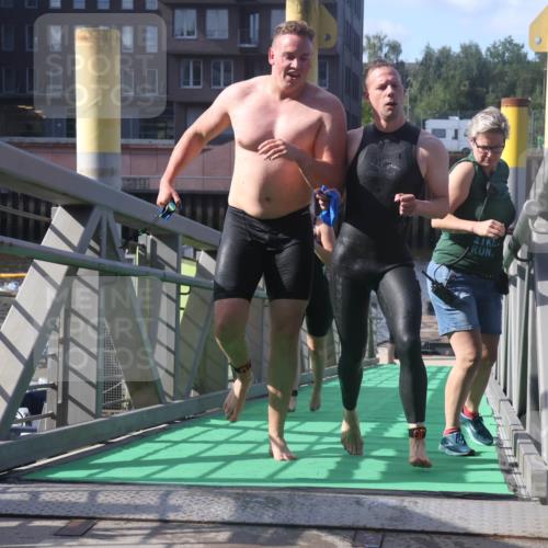 11.08.2024 - GEWOBA Citytriathlon Bremen Lena Gebhardt http://msf.ph/oto/6773590 11.08.2024 10:08:31 Schwimmen 43, 65, 71, 98, 108, 110 meine-sportfotos.de