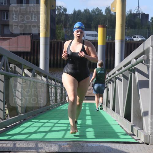 11.08.2024 - GEWOBA Citytriathlon Bremen Lena Gebhardt http://msf.ph/oto/6773638 11.08.2024 10:08:43 Schwimmen 92, 98, 110 meine-sportfotos.de