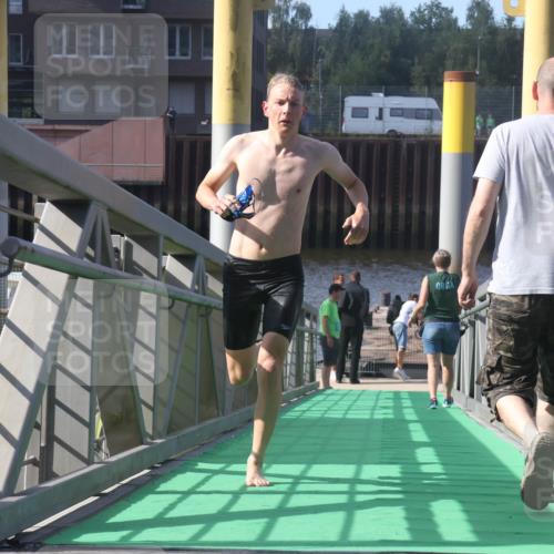 11.08.2024 - GEWOBA Citytriathlon Bremen Lena Gebhardt http://msf.ph/oto/6773653 11.08.2024 10:08:47 Schwimmen 92, 98, 110 meine-sportfotos.de