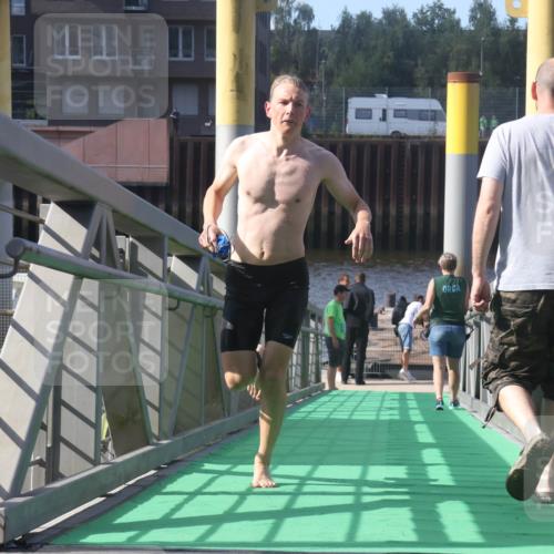 11.08.2024 - GEWOBA Citytriathlon Bremen Lena Gebhardt http://msf.ph/oto/6773657 11.08.2024 10:08:47 Schwimmen 92, 98, 110 meine-sportfotos.de