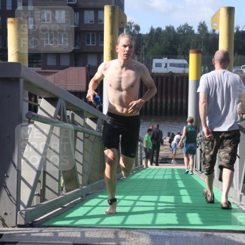 11.08.2024 - GEWOBA Citytriathlon Bremen Lena Gebhardt http://msf.ph/oto/6773663 11.08.2024 10:08:47 Schwimmen 92, 98, 110 meine-sportfotos.de