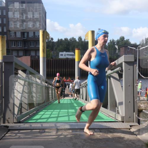 11.08.2024 - GEWOBA Citytriathlon Bremen Lena Gebhardt http://msf.ph/oto/6773686 11.08.2024 10:08:56 Schwimmen 92, 110 meine-sportfotos.de