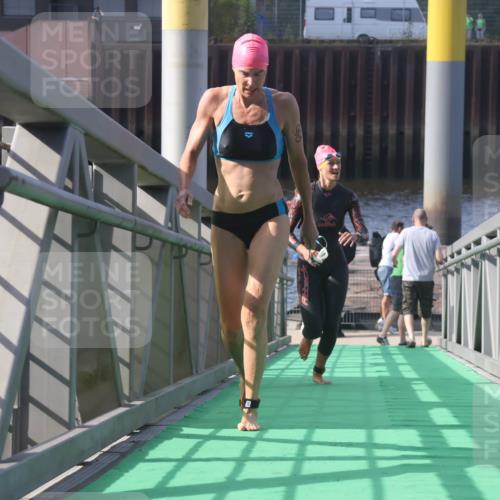 11.08.2024 - GEWOBA Citytriathlon Bremen Lena Gebhardt http://msf.ph/oto/6773709 11.08.2024 10:09:00 Schwimmen 85, 92 meine-sportfotos.de