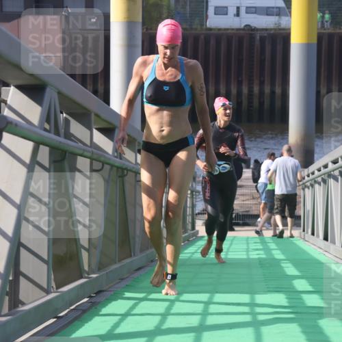 11.08.2024 - GEWOBA Citytriathlon Bremen Lena Gebhardt http://msf.ph/oto/6773711 11.08.2024 10:09:00 Schwimmen 85, 92 meine-sportfotos.de